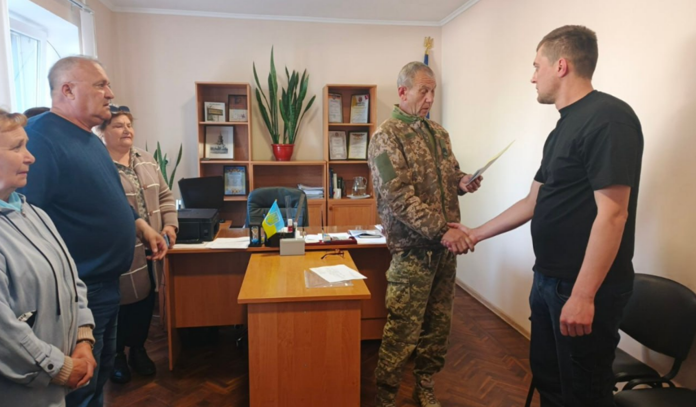 У Бессарабській громаді вручили відзнаку Глави держави військовослужбовцю Денису Боднару