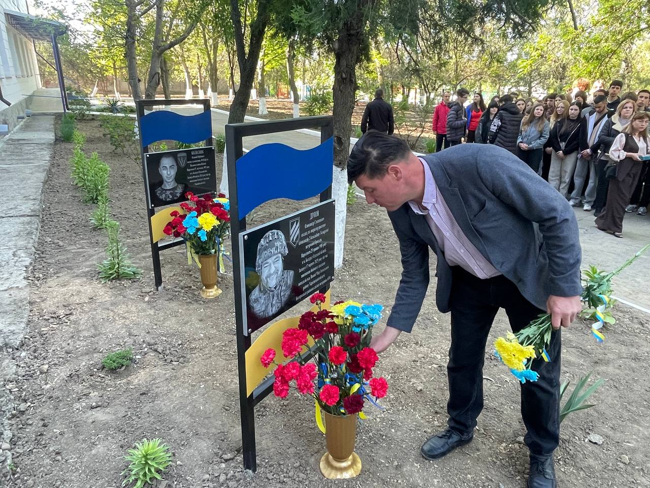 У Болградському ліцеї на Алеї Слави відкрили меморіальні дошки на …