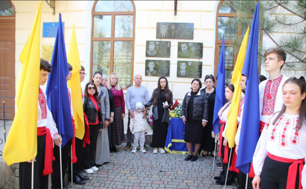 У Болградській гімназії відкрили меморіальну дошку на честь загиблого підполковника …