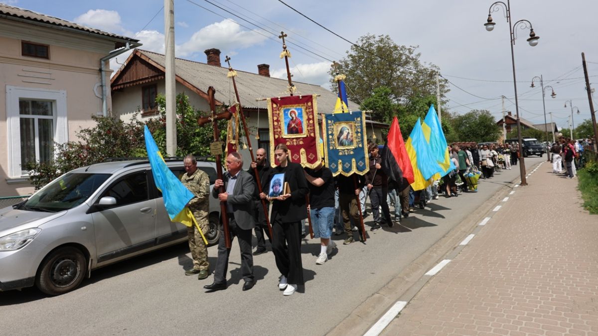 У Болехові відбувся похорон 30-річного військового Тараса Сандюка