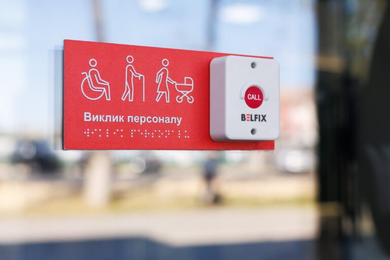 У Бородянці відкрили перше інклюзивне відділення банку на місці зруйнованого …