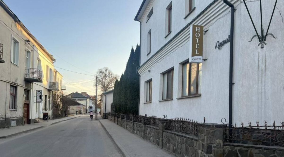 У Бродах готельний комплекс із рестораном та землею виставлено на …