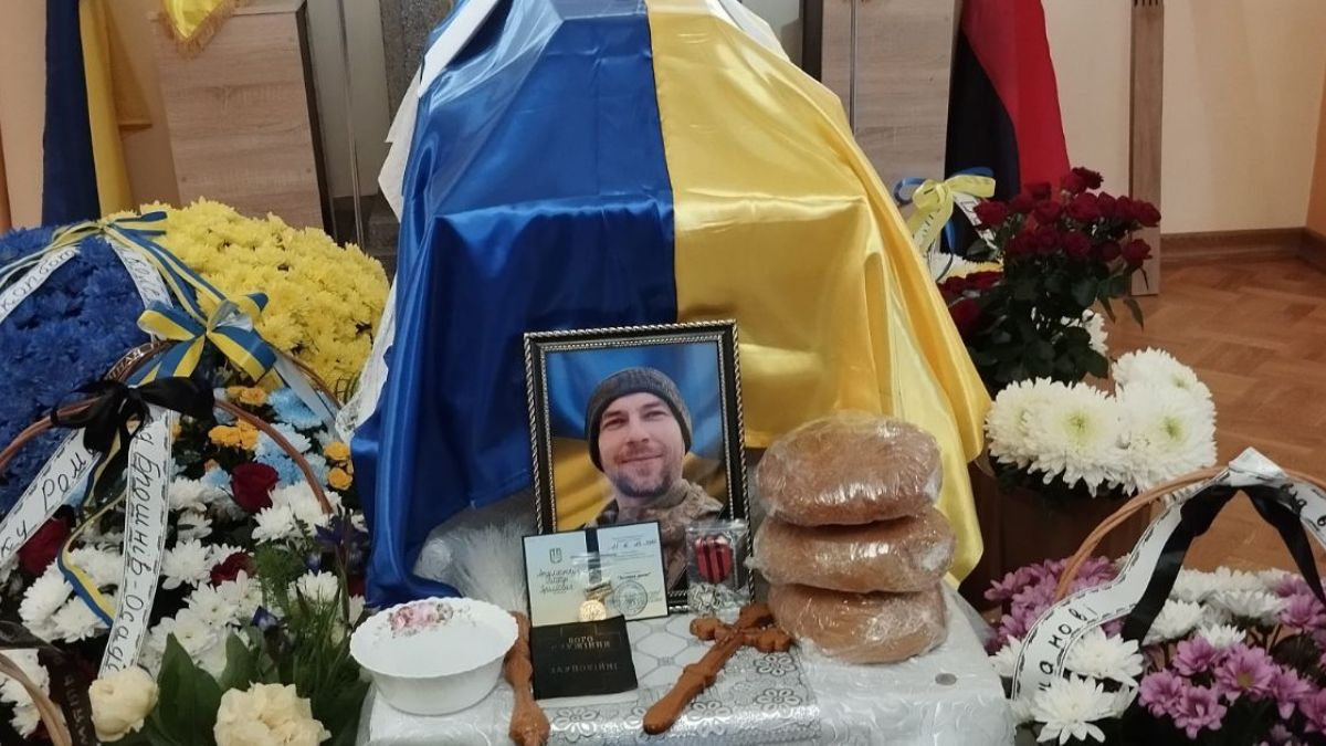 У Брошневі-Осаді попрощалися із 35-річним захисником Романом Атаманчуком