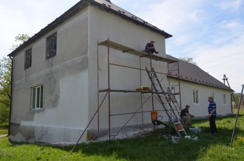 У Білобожницькій громаді завершують оновлення клубу та готуються відкрити меморіальну …