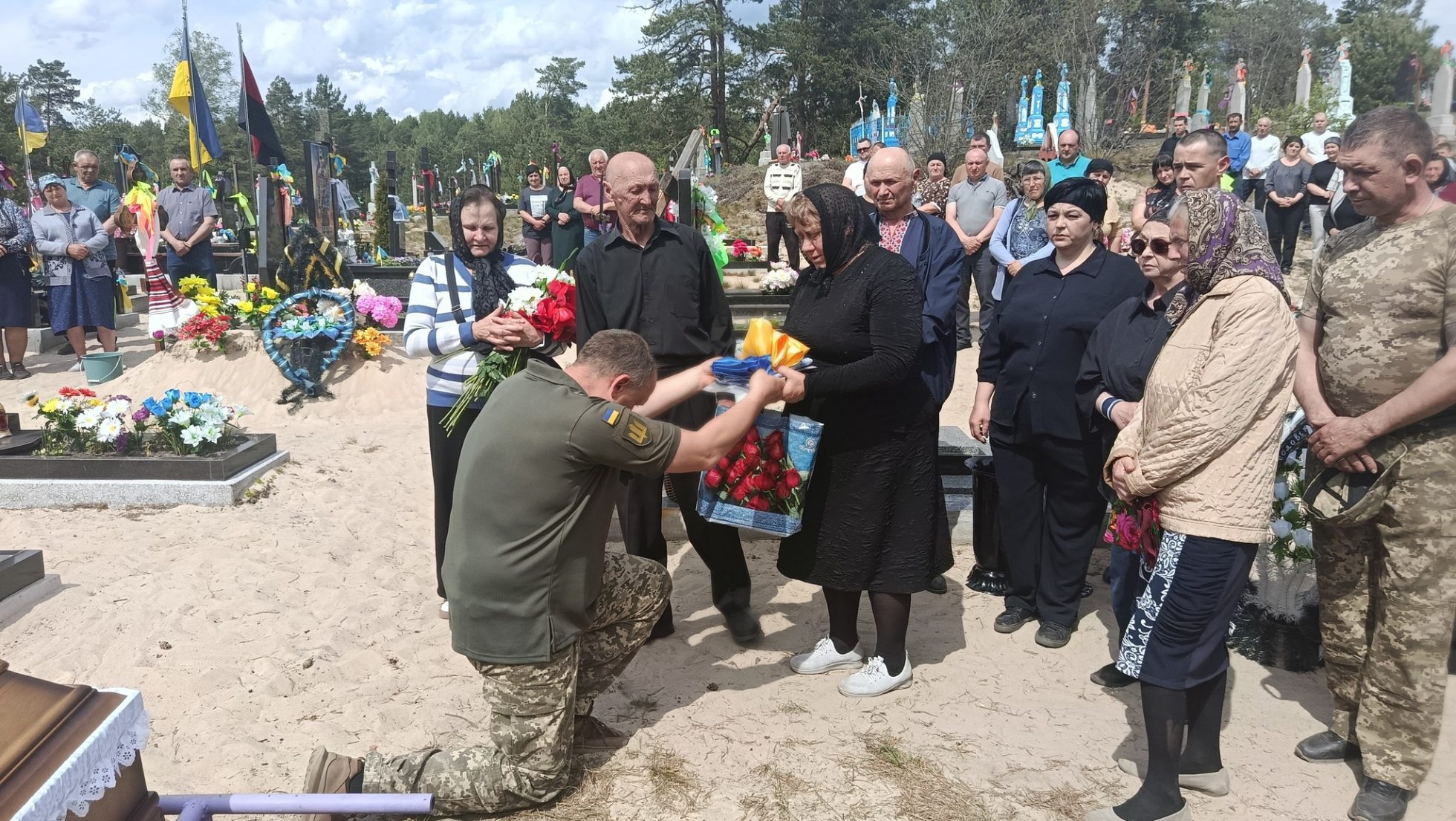 У Великій Яблуньці поховали Захисника Олександра Басюка