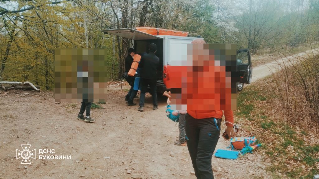 У Вижницькому районі рятувальники надали допомогу двом постраждалим туристам