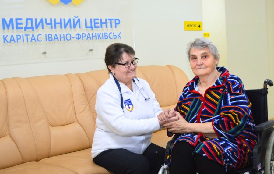 У Войнилові медики, психолог і капелан підтримують пацієнтів із серйозними …