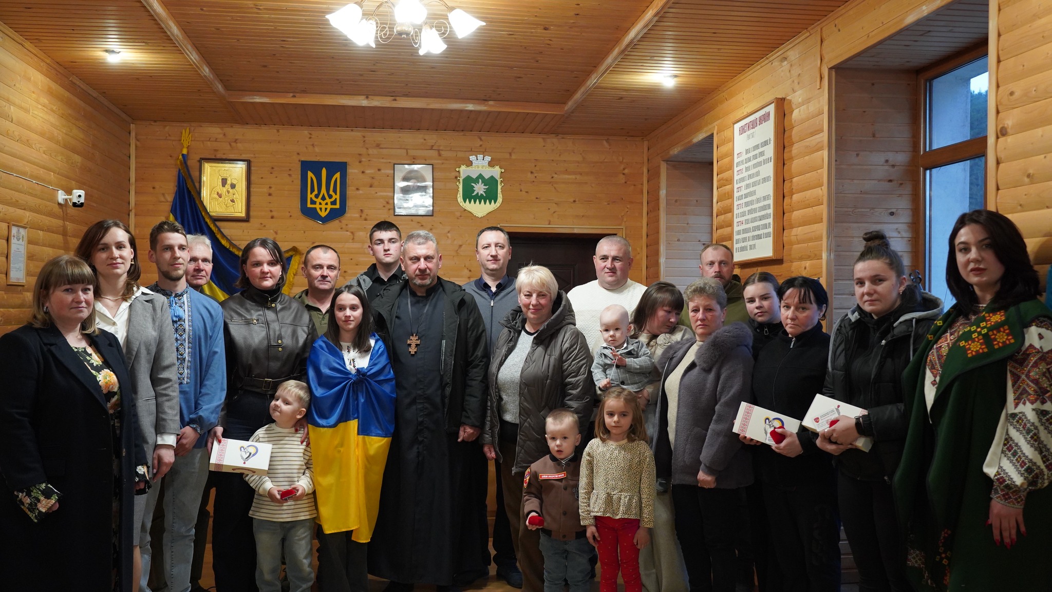 У Ворохті дітям загиблих захисників вручили кулони Батьківське серце (ФОТО)