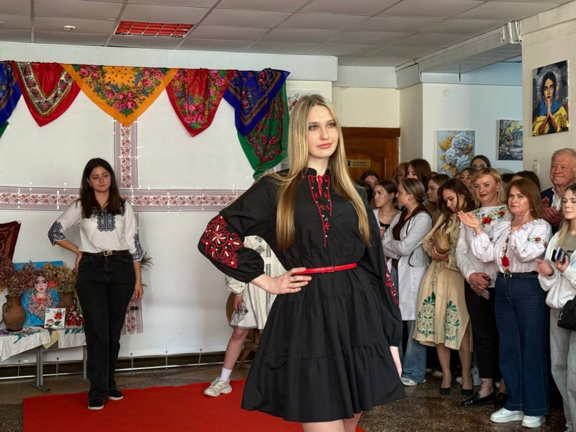У Вінницькому медичному коледжі до Дня вишиванки провели яскравий флешмоб …