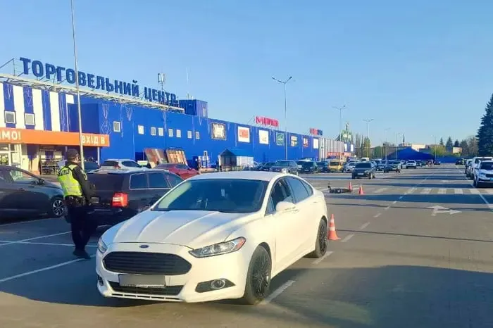 У Вінниці авто збило дитину на самокаті, хлопчика доправили до …