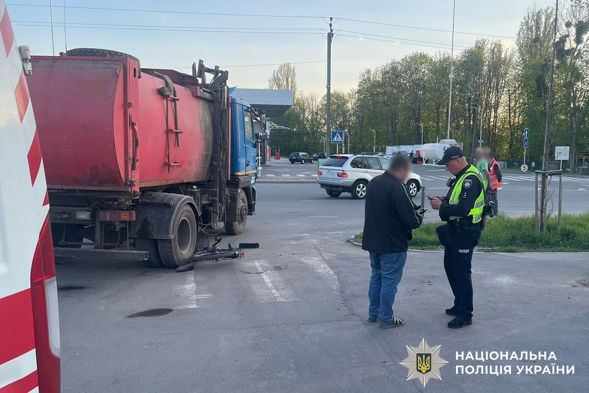 У Вінниці вантажівка на тротуарі збила пенсіонера