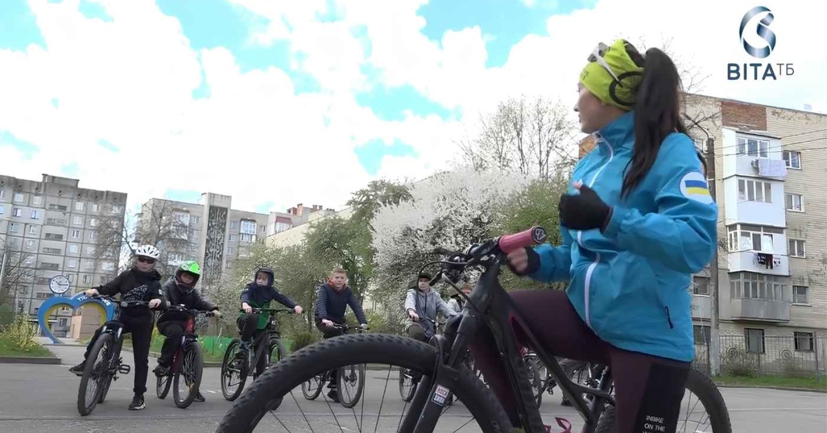 У Вінниці школярі опановують ази безпечного велоруху: від правильного старту …