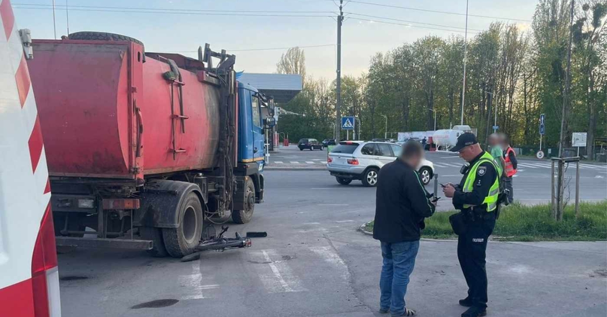 У Вінниці 72-річний велосипедист потрапив під колеса вантажівки