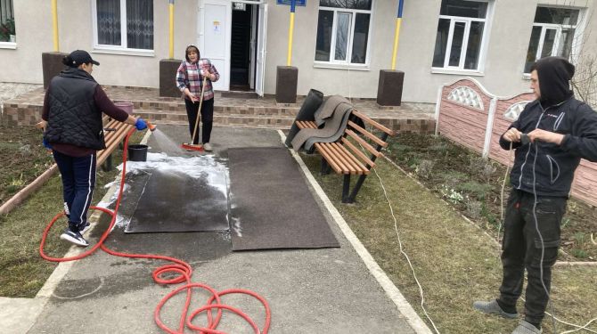У Вітрянському старостинському окрузі жителі разом відремонтували будинок культури і …