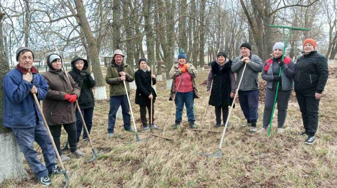 У Гвіздовцях ліквідували звалище на кладовищі і оновили все село