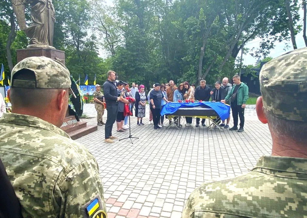 У Глобиному попрощалися із полеглим на війні сержантом Геннадієм Барикіним