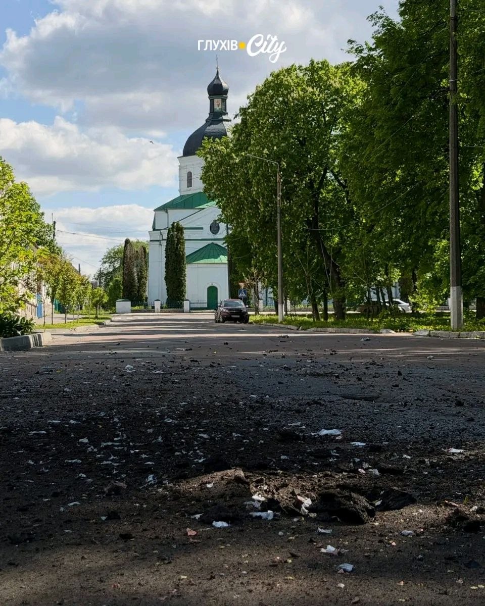 У Глухові пролунав вибух біля міськради: пошкоджено авто