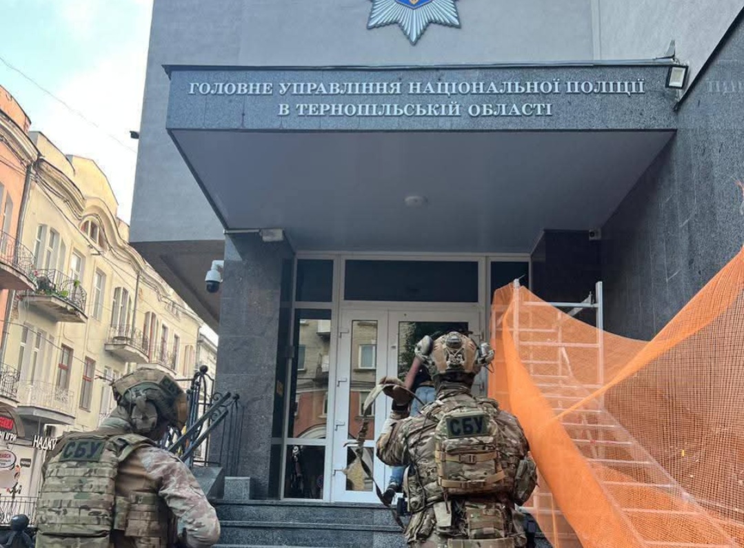 У Головному управлінні поліції Тернопільщини – масштабні обшуки СБУ