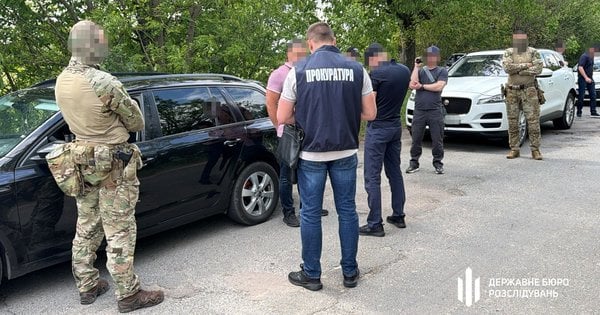 У ДБР розповіли подробиці затримання на хабарі закарпатського адвоката