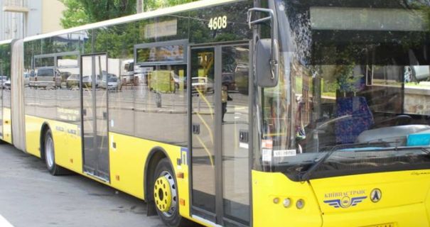 У Дарницькому районі Києва відновили рух автобусів після атаки 14 …