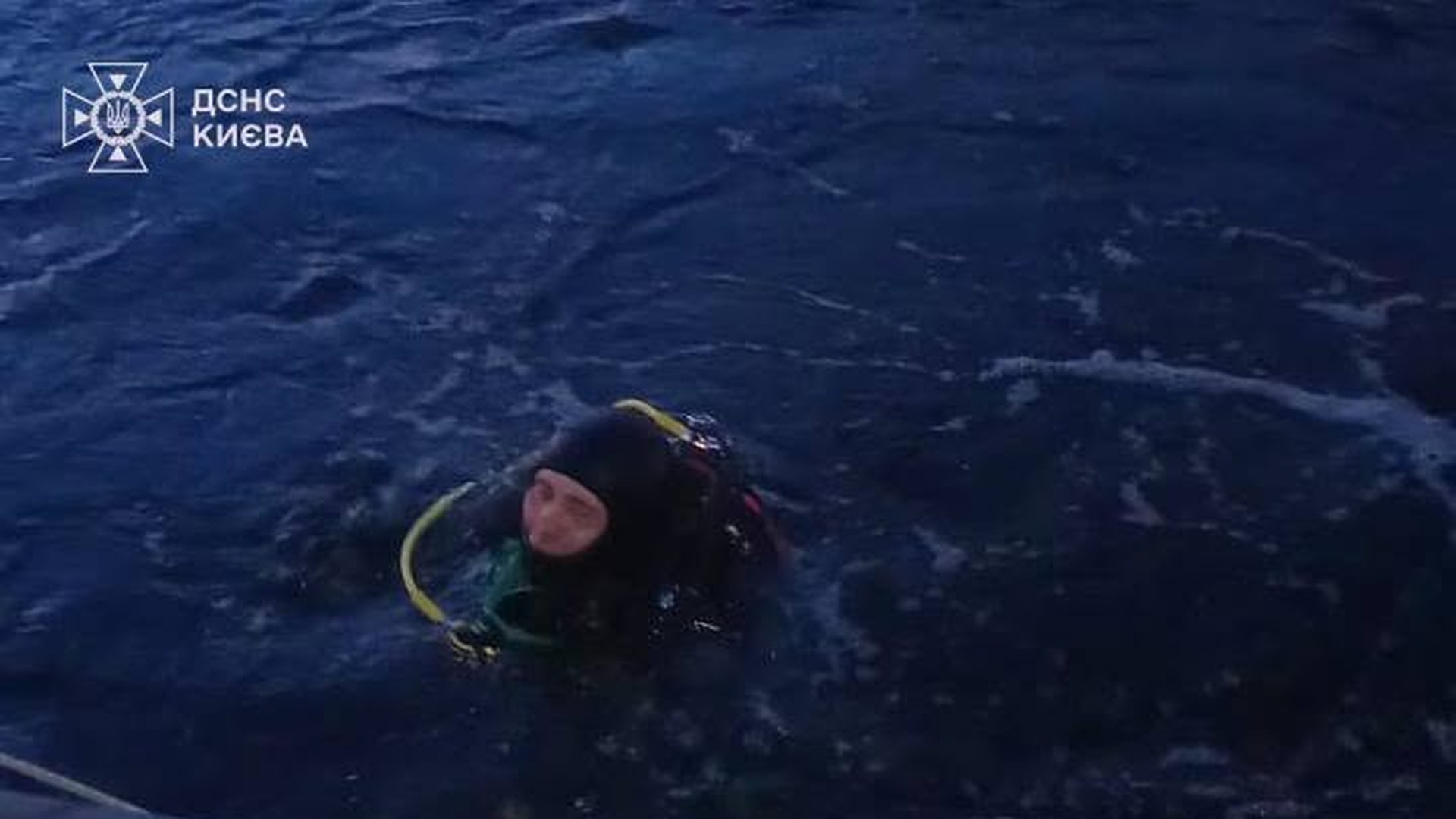 У Дарницькому районі водолази ДСНС підняли з Дніпра тіло потонулого