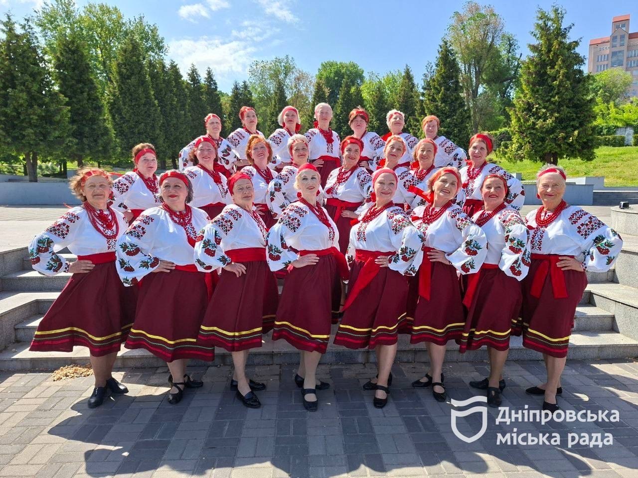 У Дніпрі «Вишивана весна» об’єднала сотні учасників УТВ у танцювальному …