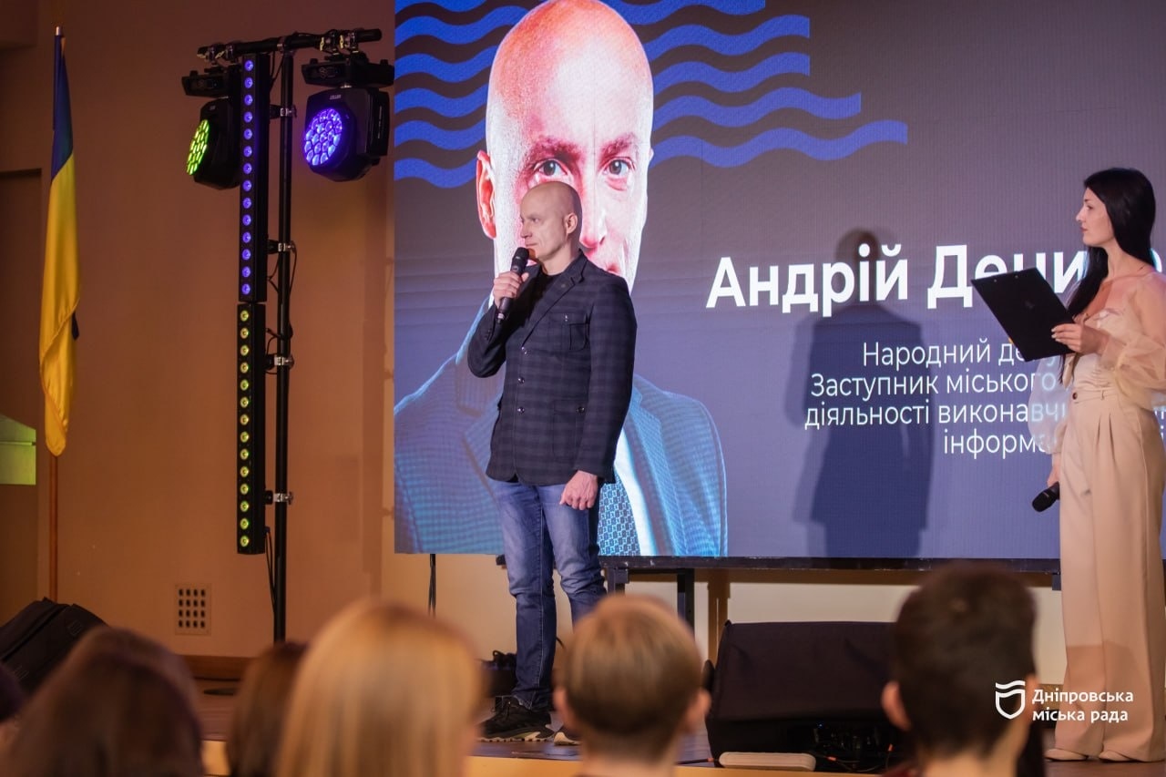 У Дніпрі близько 200 науковців та освітян з 28 міст …