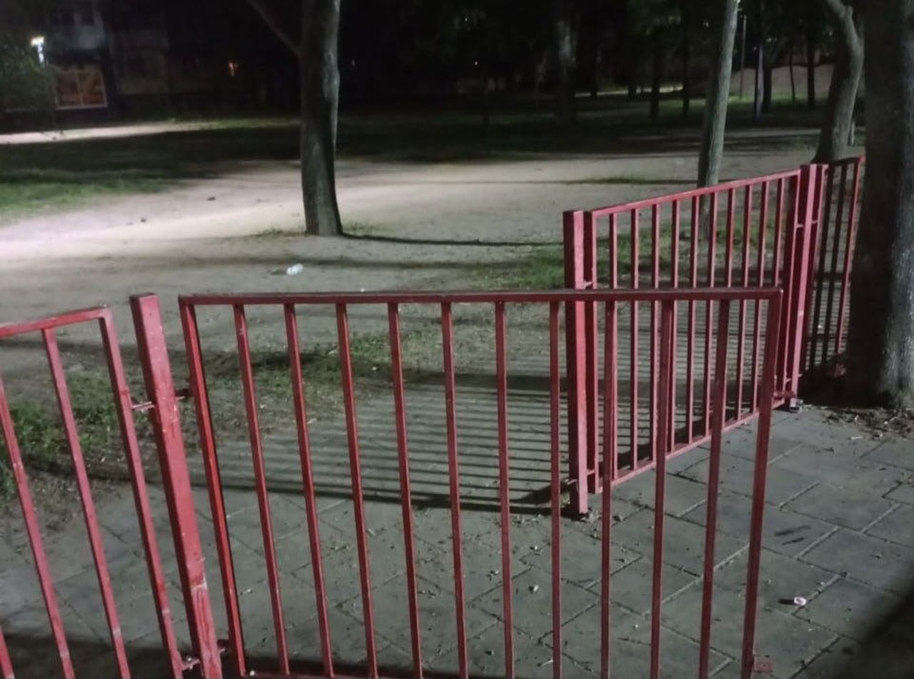У Дніпрі біля скейт-парку відкрутили огорожу після перенесення входу