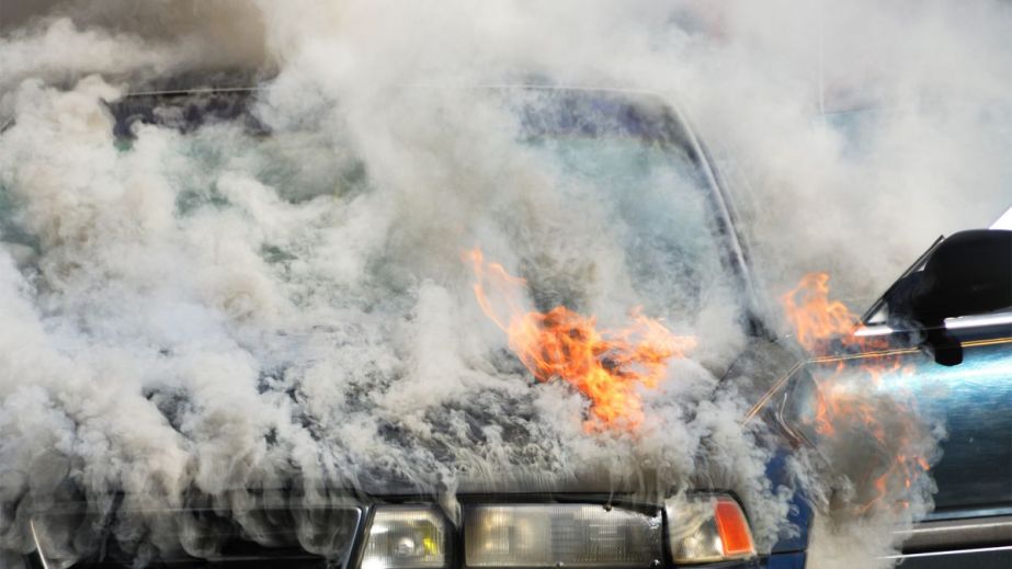 У Дніпрі вибухнув автомобіль (ФОТО, ВІДЕО)