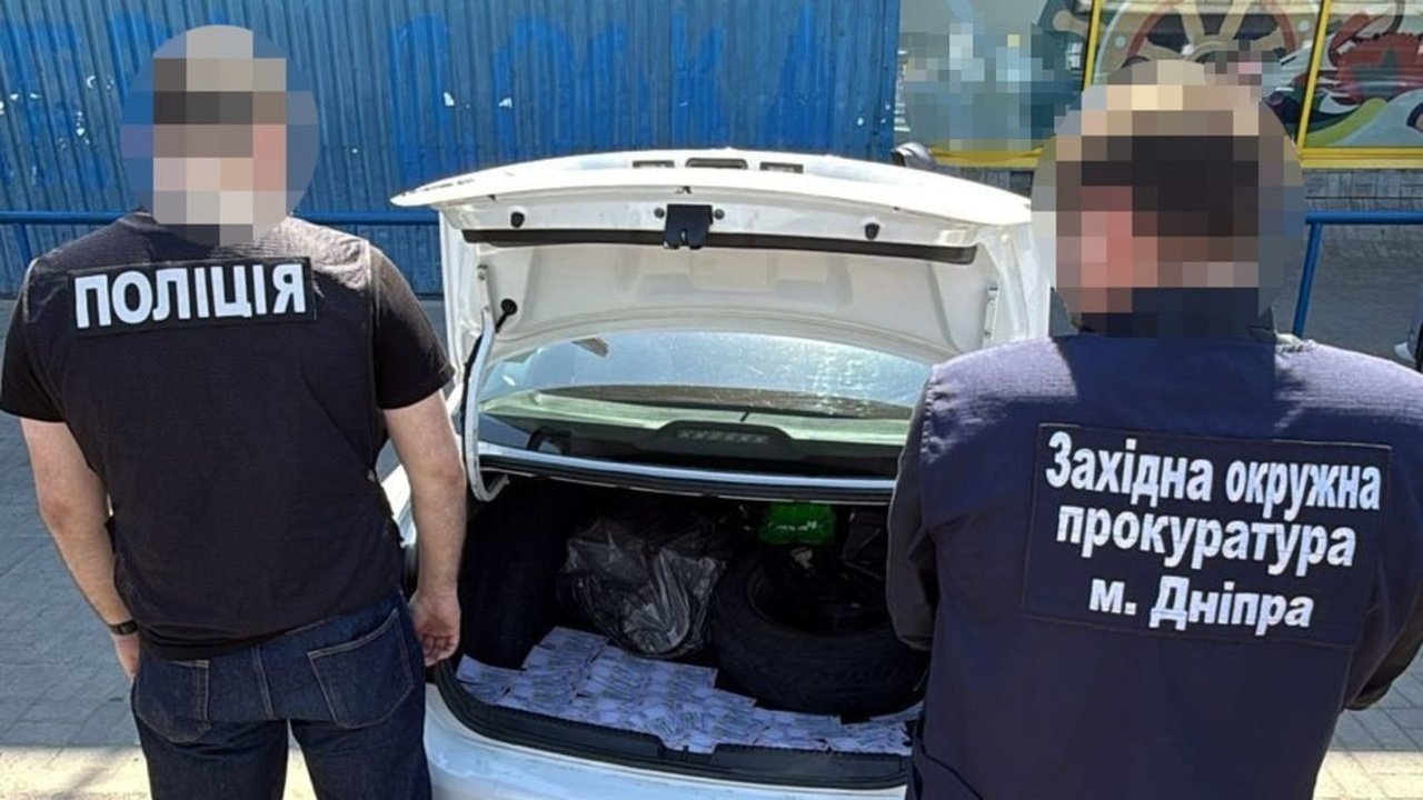 У Дніпрі викрили схему фіктивних відряджень для виїзду за кордон