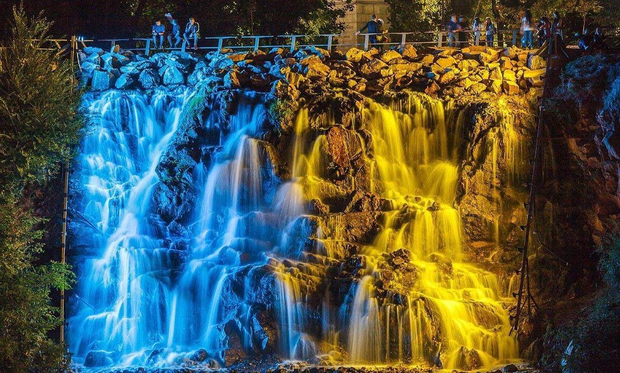 У Дніпрі запрацював фонтан-водоспад «Поріг ревучий»