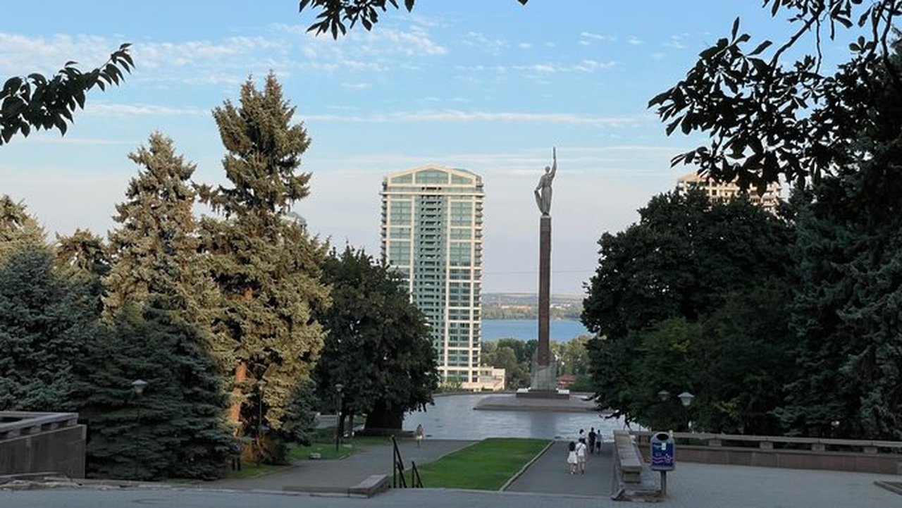 У Дніпрі збираються відновити меморіали з рештками символіки СРСР: деталі