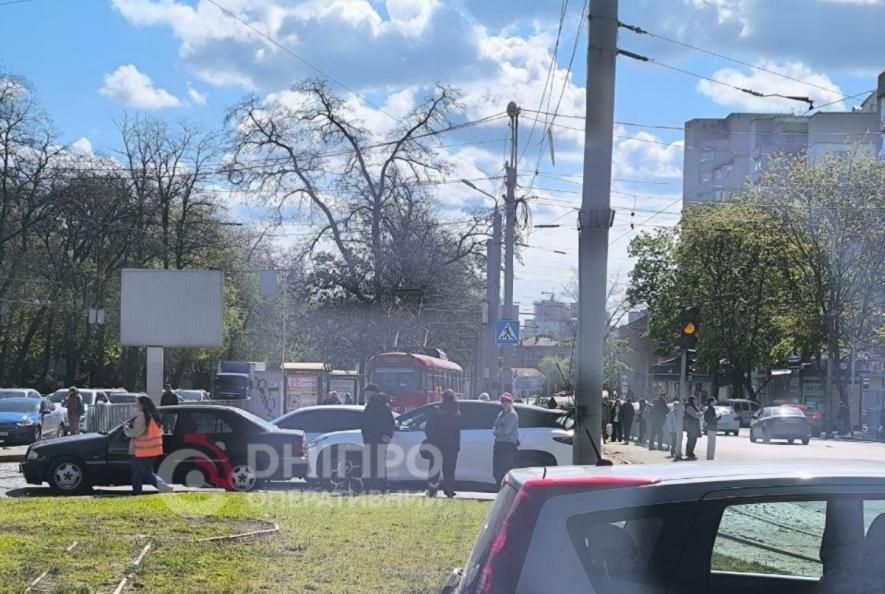 У Дніпрі зупинилися трамваї: ДТП спричинила затримку на популярному маршруті