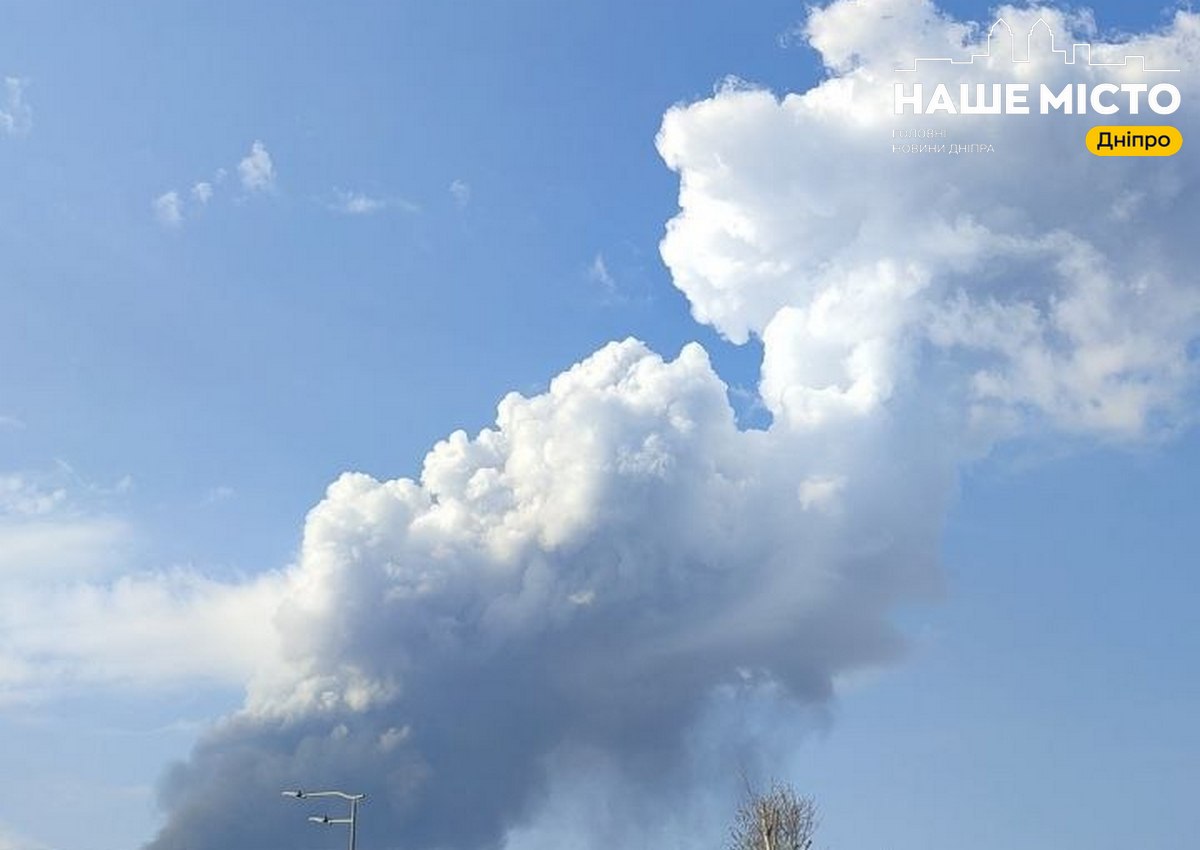 У Дніпрі лунають вибухи: місто атакують «шахеди», спостерігається задимлення