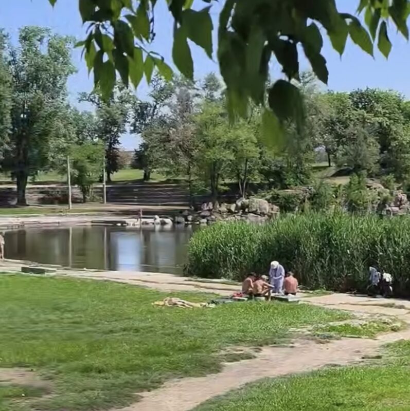 У Дніпрі містяни вже відкрили пляжний сезон (ВІДЕО)