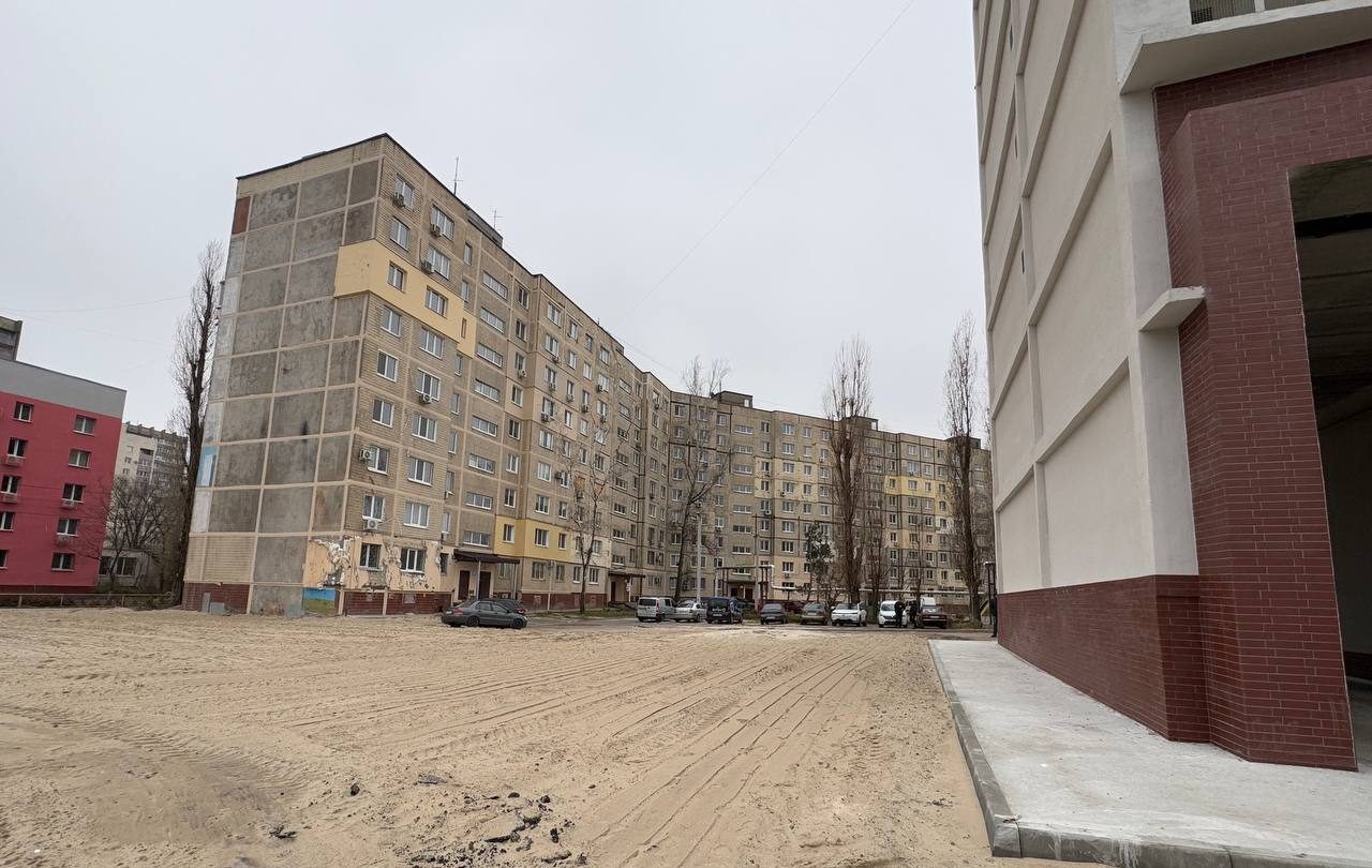 У Дніпрі на локації ракетного обстрілу на Перемозі облаштують меморіальний …
