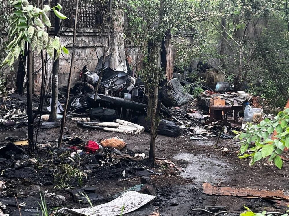 У Дніпрі на лівому березі рятувальники ліквідували загоряння біля заводу