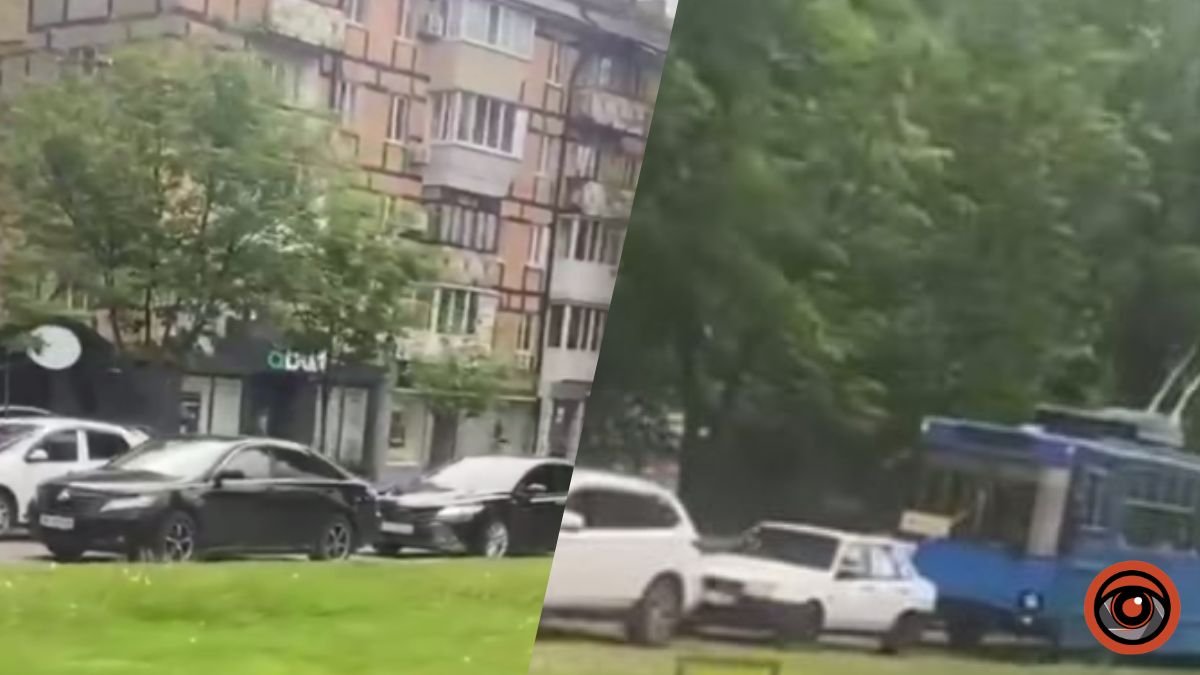 У Дніпрі на проспекті Науки утворився масштабний затор через ДТП: …