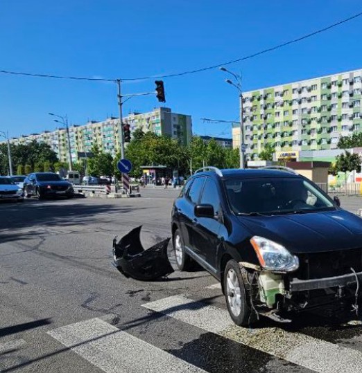 У Дніпрі на проспекті Слобожанському сталася аварія за участю двох …