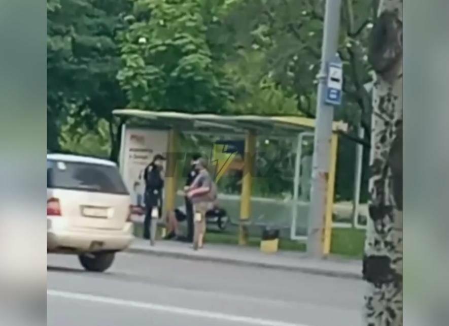 У Дніпрі повідомили про нібито смерть на зупинці: правда виявилася …
