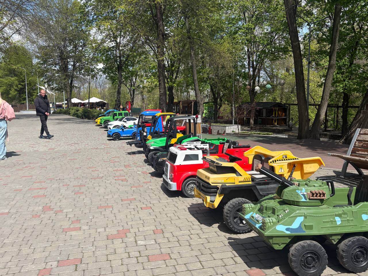 У Дніпрі проводять огляд атракціонів напередодні літнього сезону
