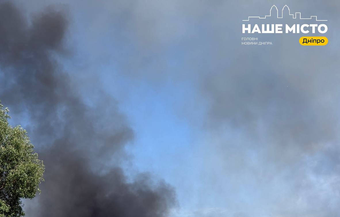 У Дніпрі БпЛА влучив у багатоповерхівку: понад 10 поранених, серед …