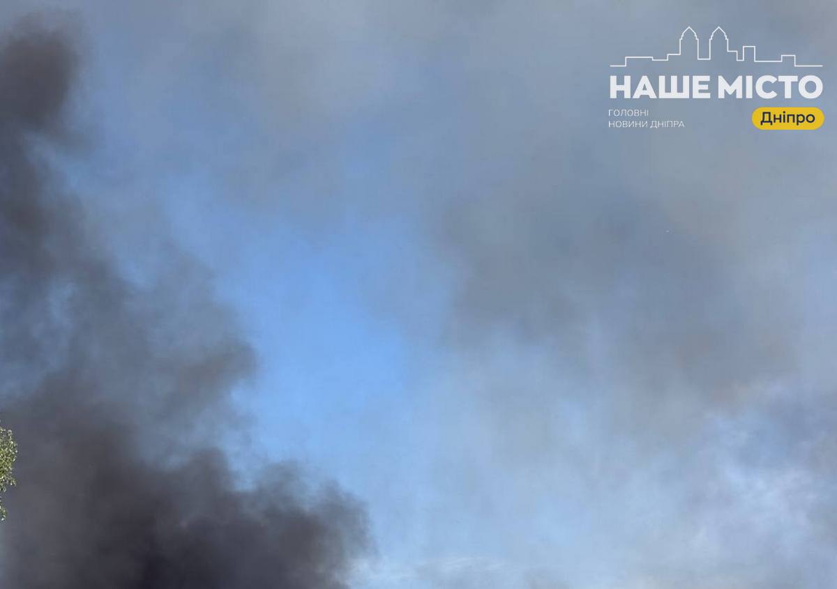 У Дніпрі пролунали вибухи: росія вдарила ракетою, троє поранених