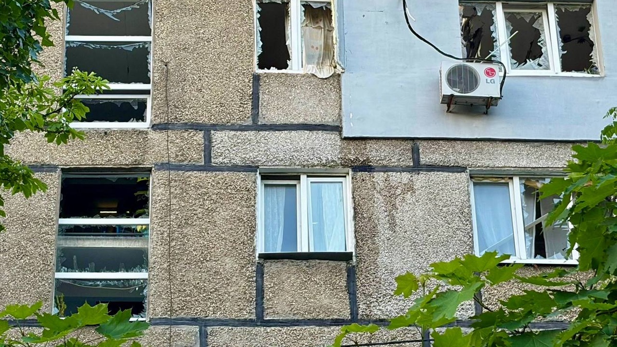У Дніпрі через ворожий удар постраждала 58-річна жінка, пошкоджено житло …