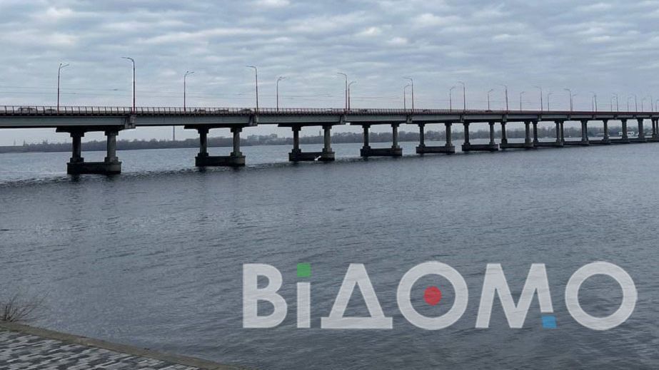 У Дніпрі чоловік намагався скоїти самогубство, стрибнувши з Нового мосту …