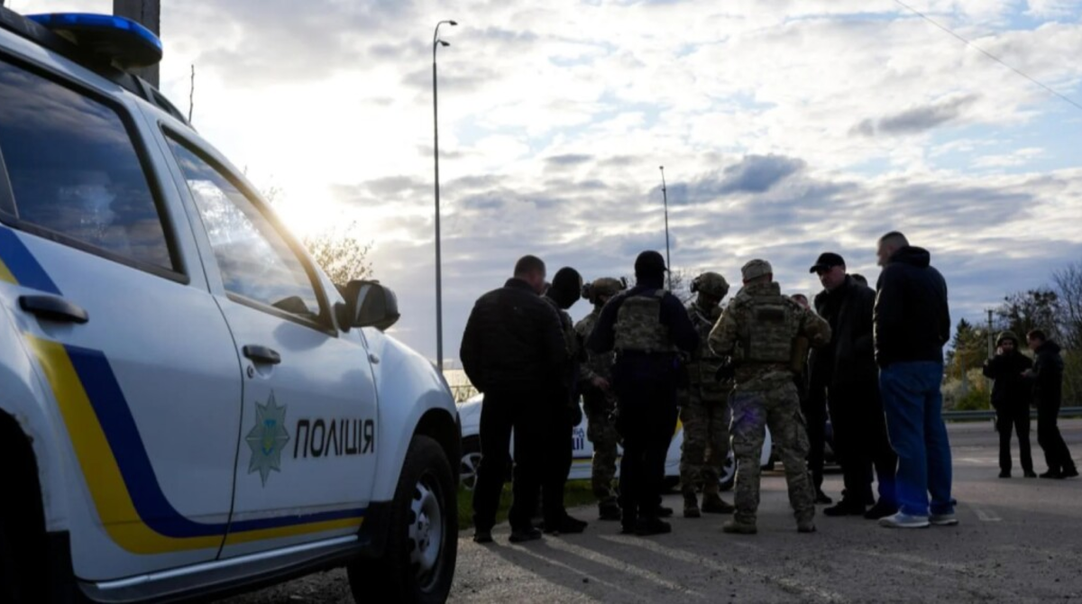 У Дніпрі чоловік стріляв у працівників ТЦК, є постраждалі