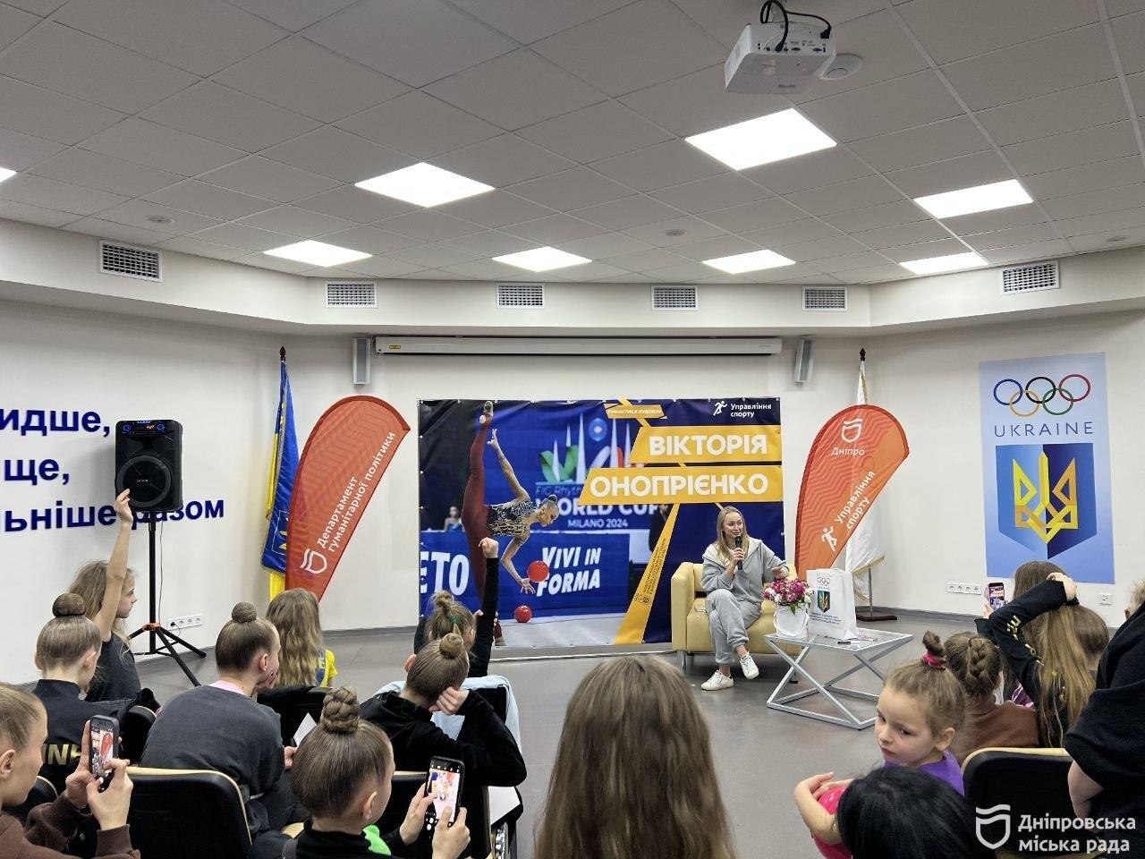 Зустріч із чемпіонкою: у Дніпрі юні спортсмени поспілкувалися з відомою …