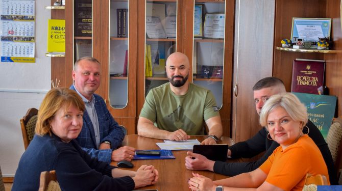 У Дністровському районі обговорили, як допомогти переселенцям і ветеранам знайти …