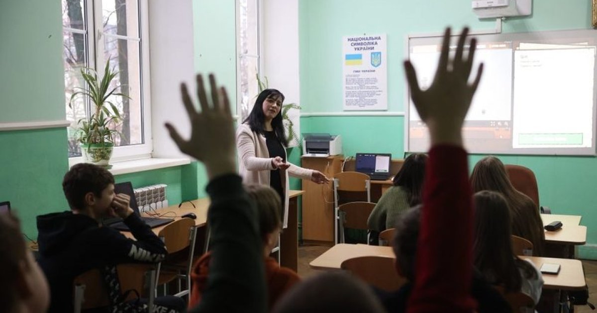 У Дрогобичі оштрафували жінку через систематичні прогули доньки