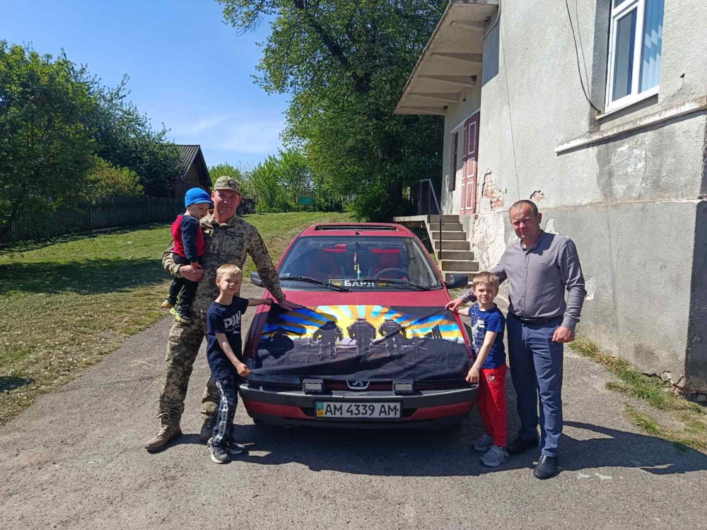 У Дубовецькій громаді двоє братиків-переселенців зібрали гроші і купили авто …